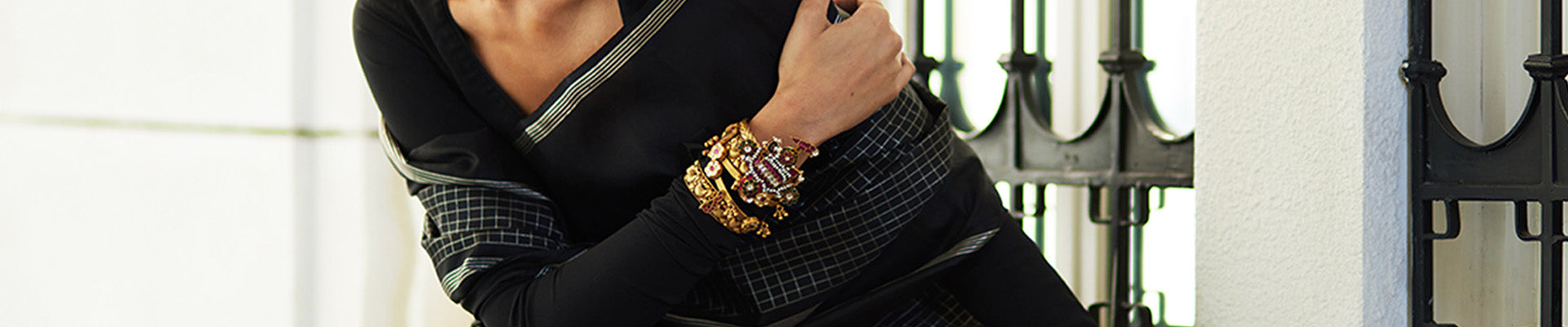 Artisanal_Heirlooms:_Heritage_Handcrafted_Bangles_WeaverStory