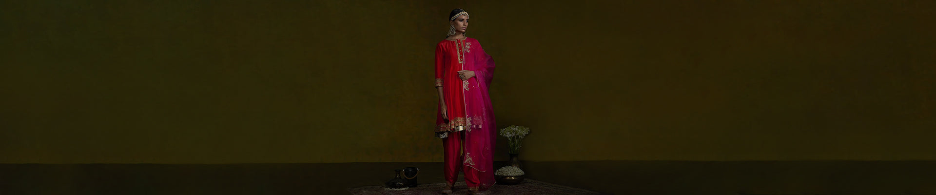 Sunehri_Glamour:_Handcrafted_Suit_Sets_for_Festive_Occasions_WeaverStory01