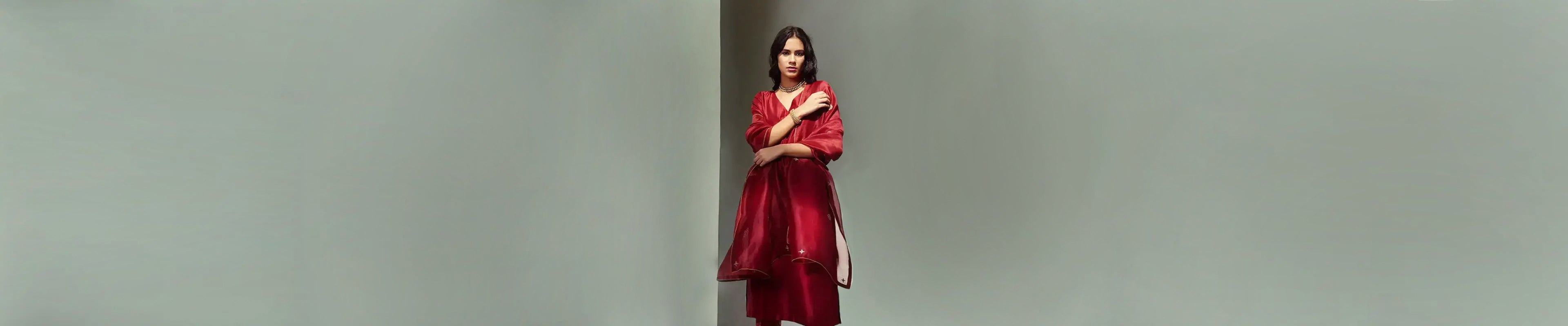 Handcrafted_Pure_Silk_Ensembles_WeaverStory01