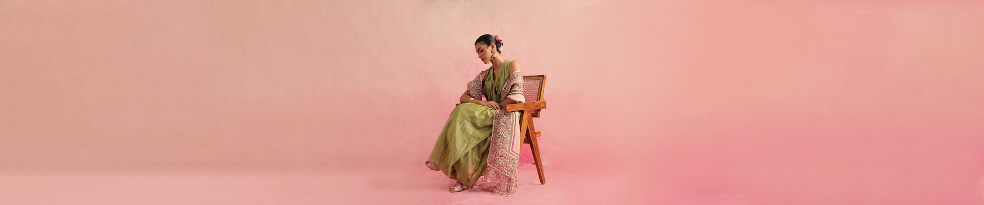 Manjari_Romantics_:_Handwoven_Suit_Sets_in_Pastel_Hues_WeaverStory