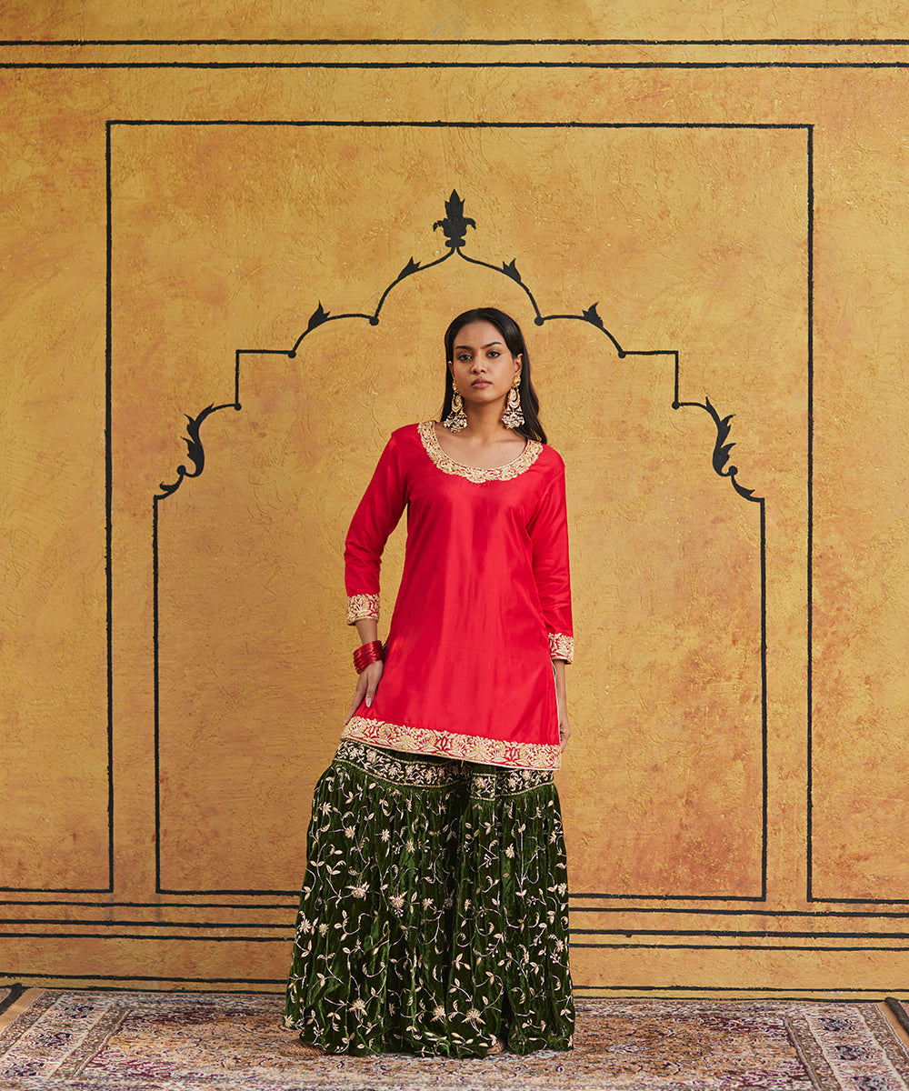 Green_Velvet_Zardozi_Embroidery_Gararah_With_Red_Kurti_And_Red_Heavy_Embroidery_Chiffon_Dupatta_WeaverStory_03