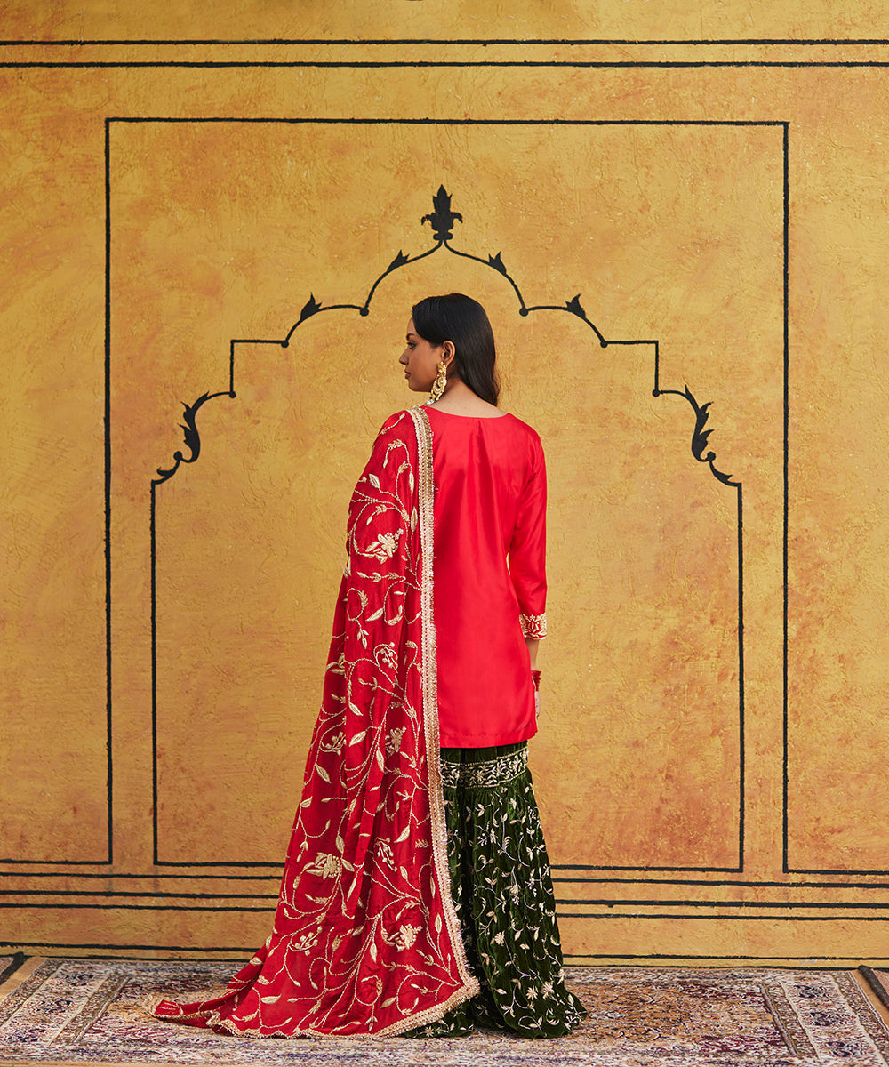 Green_Velvet_Zardozi_Embroidery_Gararah_With_Red_Kurti_And_Red_Heavy_Embroidery_Chiffon_Dupatta_WeaverStory_05