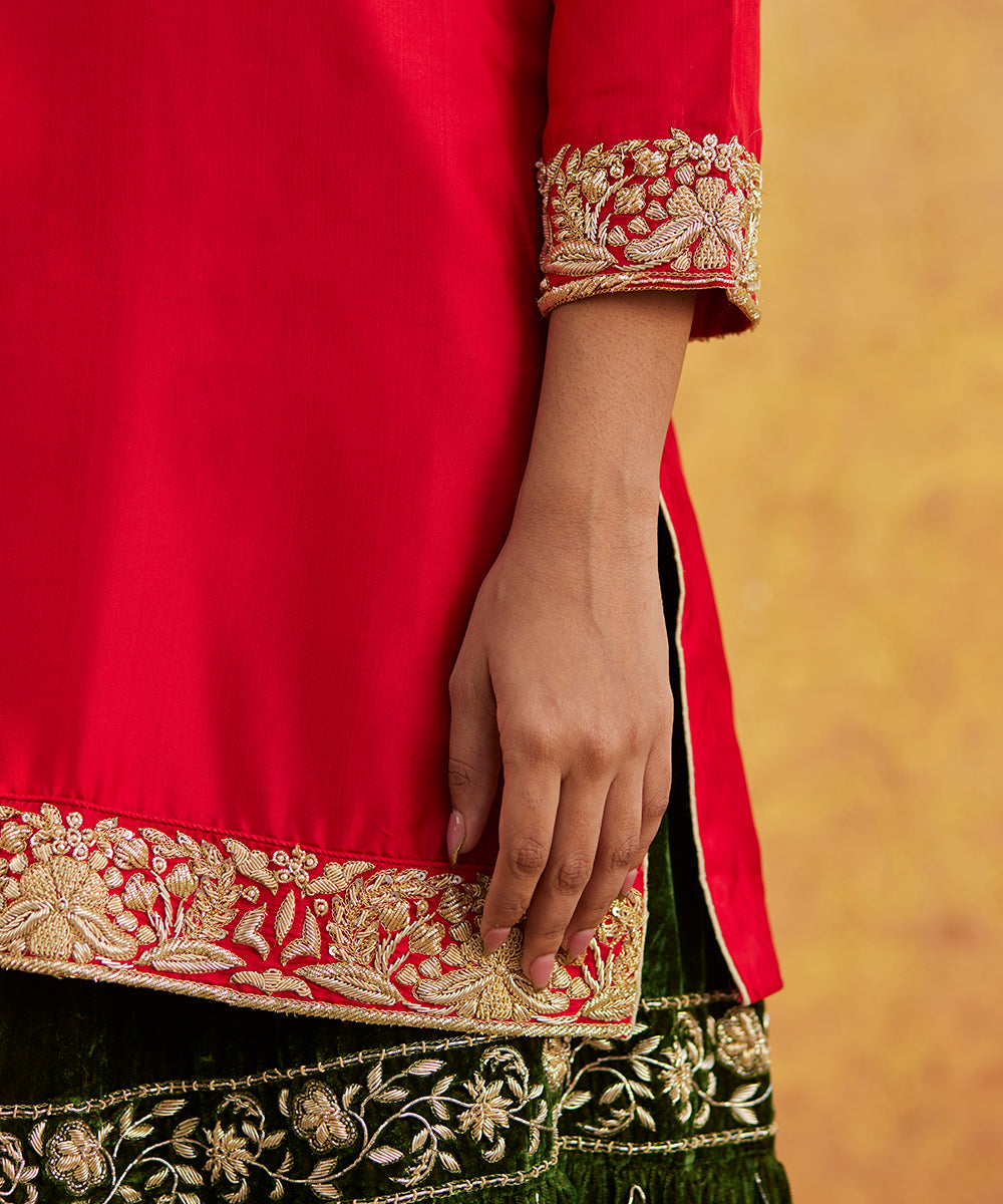 Green_Velvet_Zardozi_Embroidery_Gararah_With_Red_Kurti_And_Red_Heavy_Embroidery_Chiffon_Dupatta_WeaverStory_07