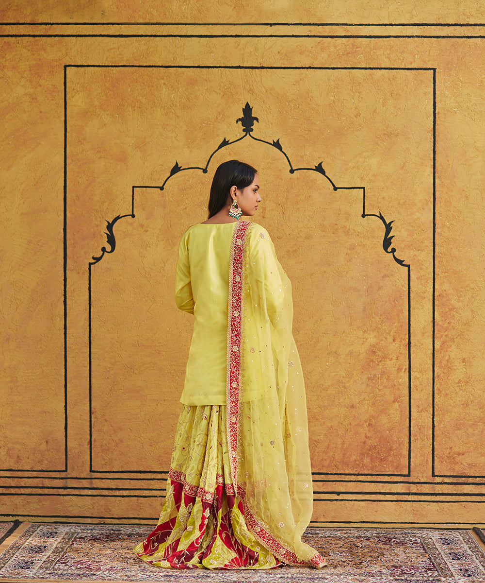 Yellow_Pure_Silk_Tukdi_Zardozi_Embroidery_Gararah_With_Yellow_Kurti_And_Heavy_Dupatta_WeaverStory_04