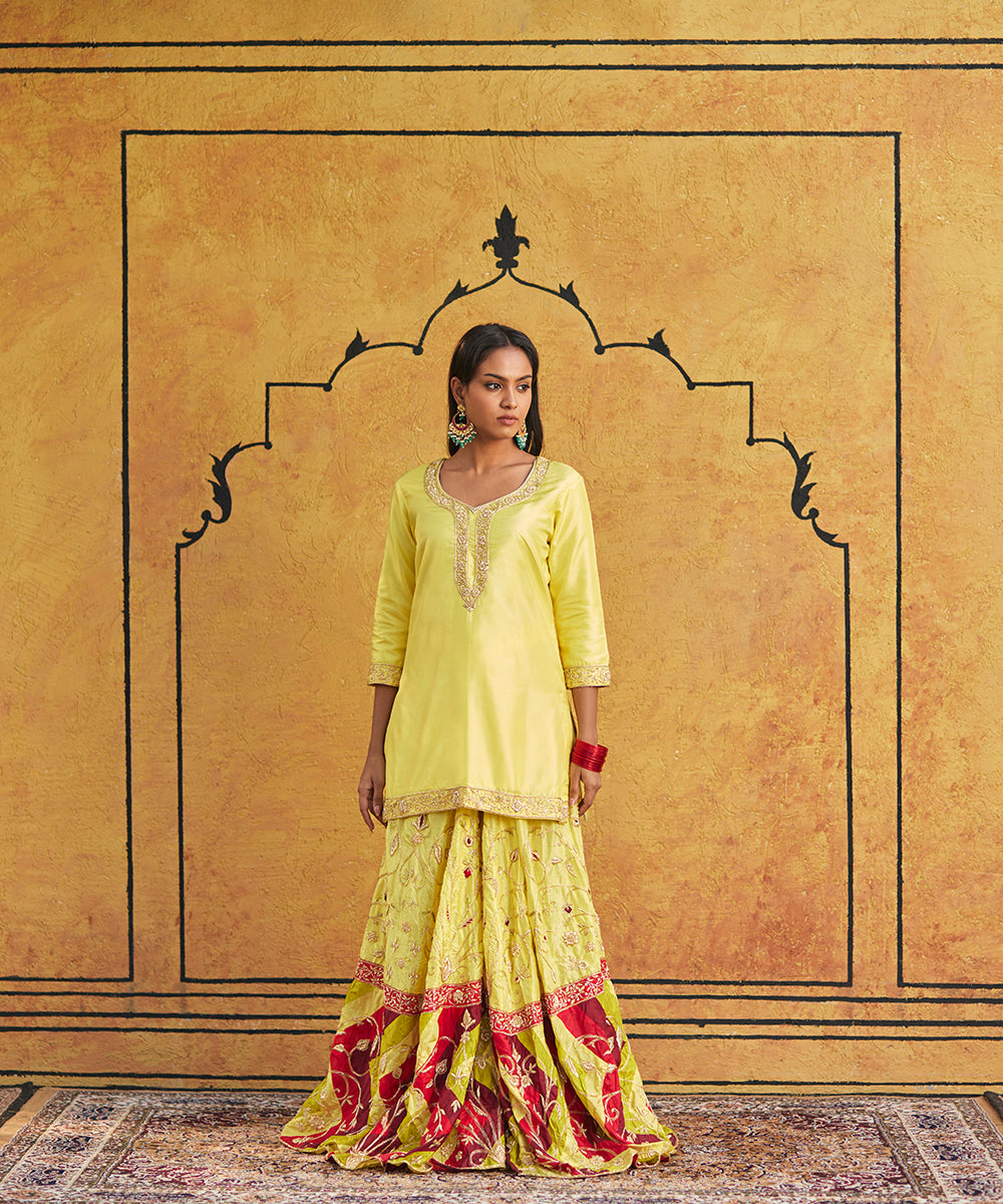 Yellow_Pure_Silk_Tukdi_Zardozi_Embroidery_Gararah_With_Yellow_Kurti_And_Heavy_Dupatta_WeaverStory_03