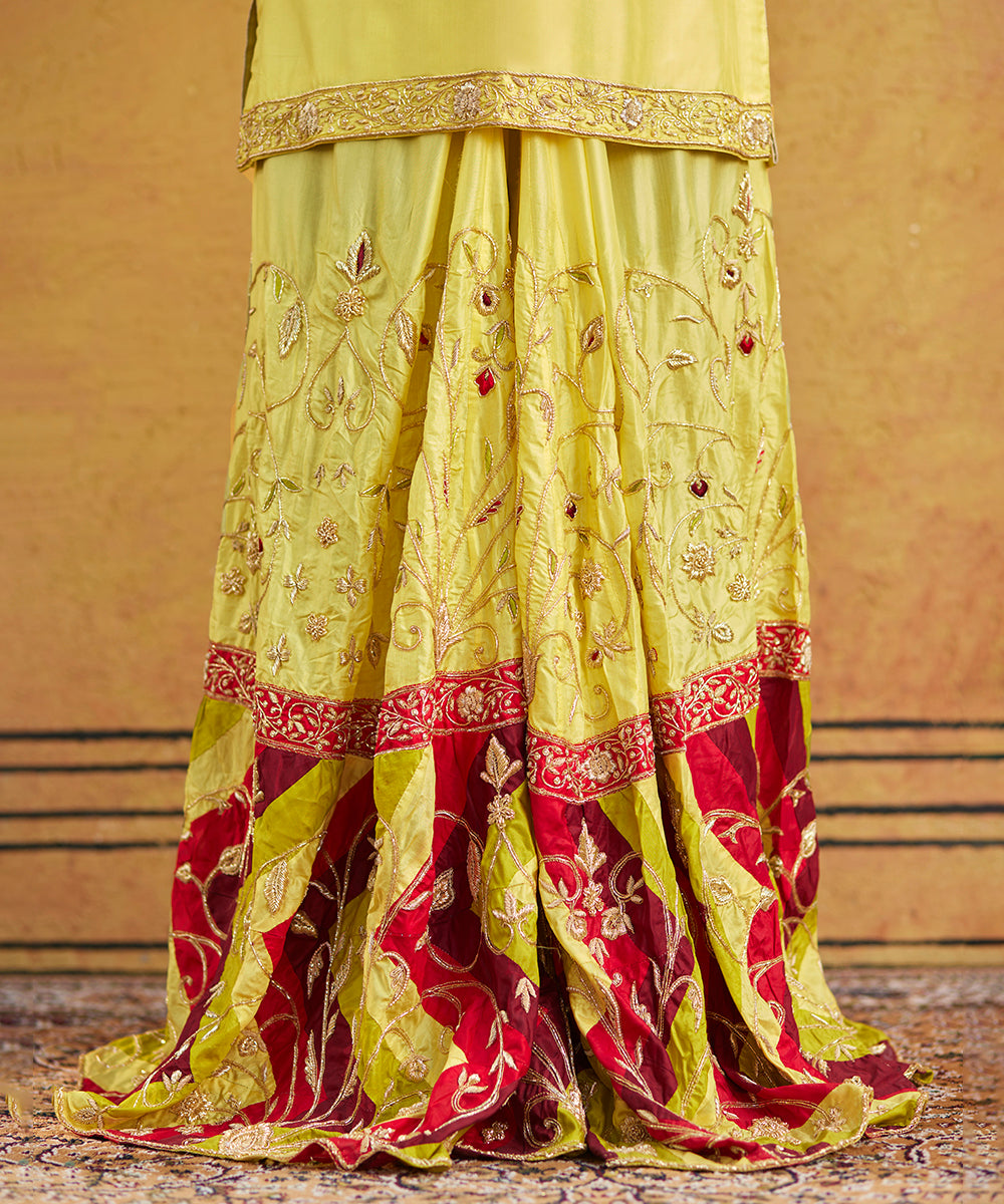 Yellow_Pure_Silk_Tukdi_Zardozi_Embroidery_Gararah_With_Yellow_Kurti_And_Heavy_Dupatta_WeaverStory_06