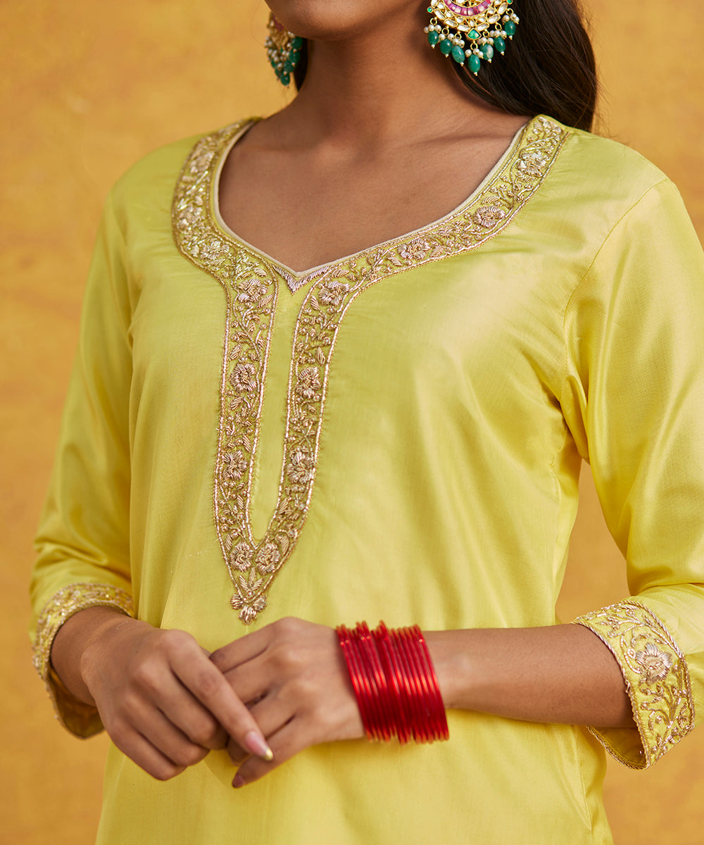 Yellow_Pure_Silk_Tukdi_Zardozi_Embroidery_Gararah_With_Yellow_Kurti_And_Heavy_Dupatta_WeaverStory_07