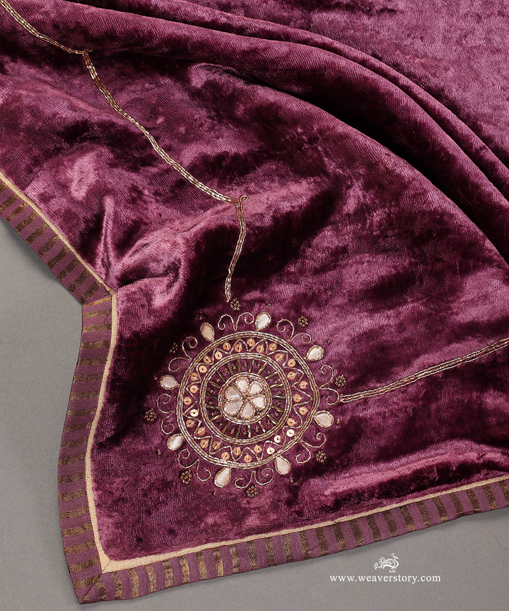 Onion Pink Hand Embroidered Velvet Doshala With Konia Round Boota and Border