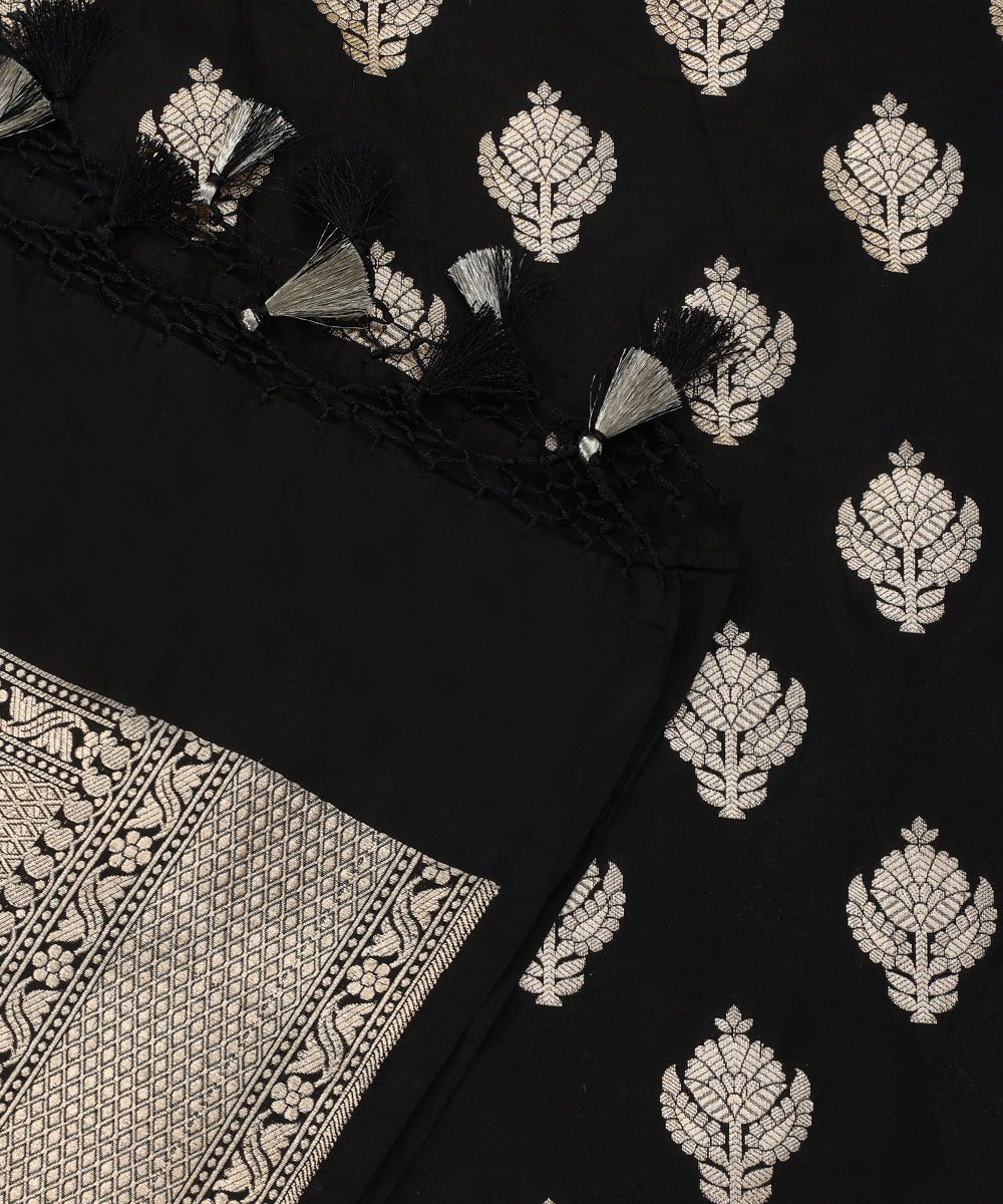 Handloom_Black_Pure_Katan_Silk_Cutwork_Banarasi_Dupatta_With_Boota_WeaverStory_04
