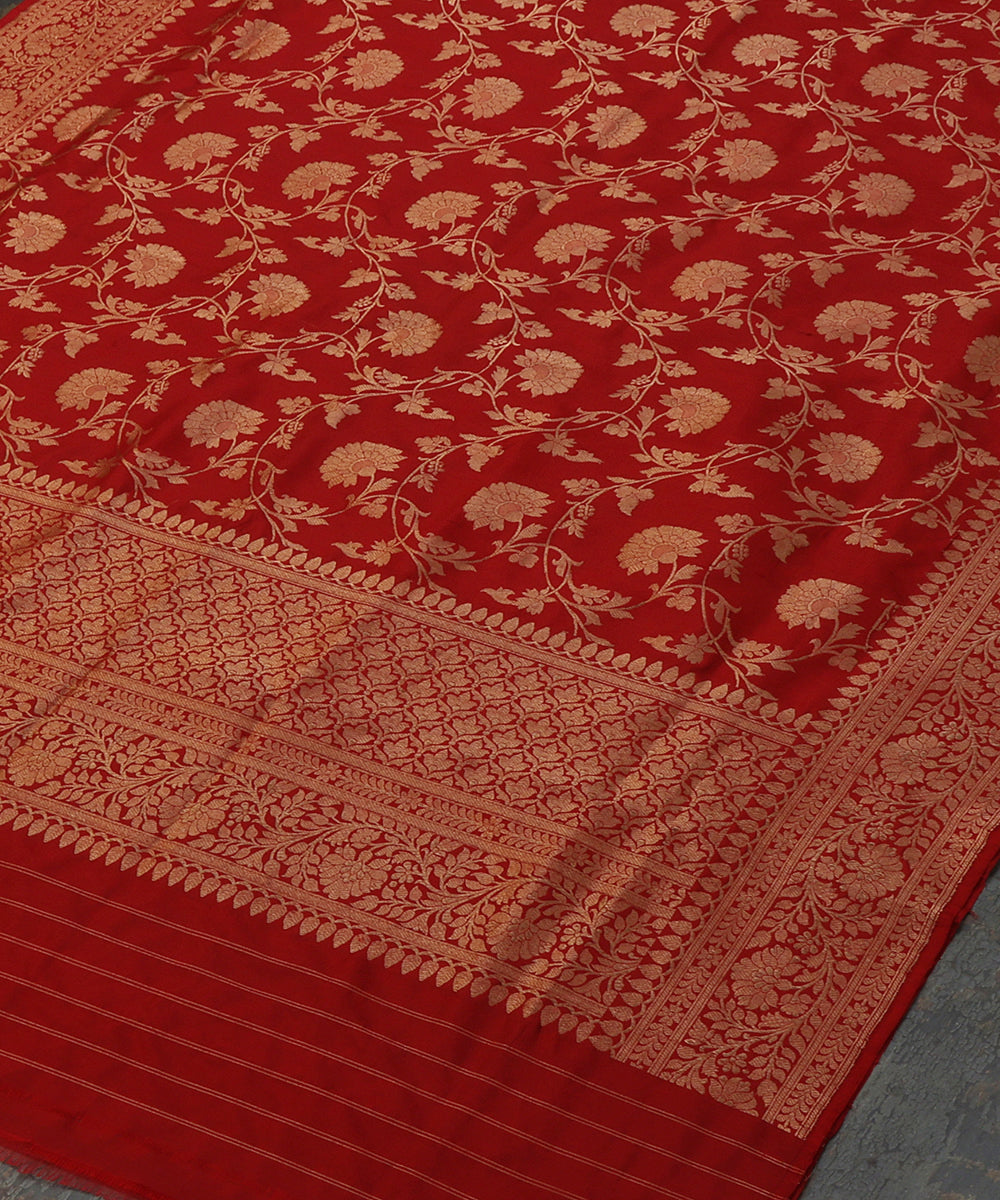Maroon_Handloom_Pure_Katan_Silk_Banarasi_Dupatta_With_Floral_Jaal_WeaverStory_03