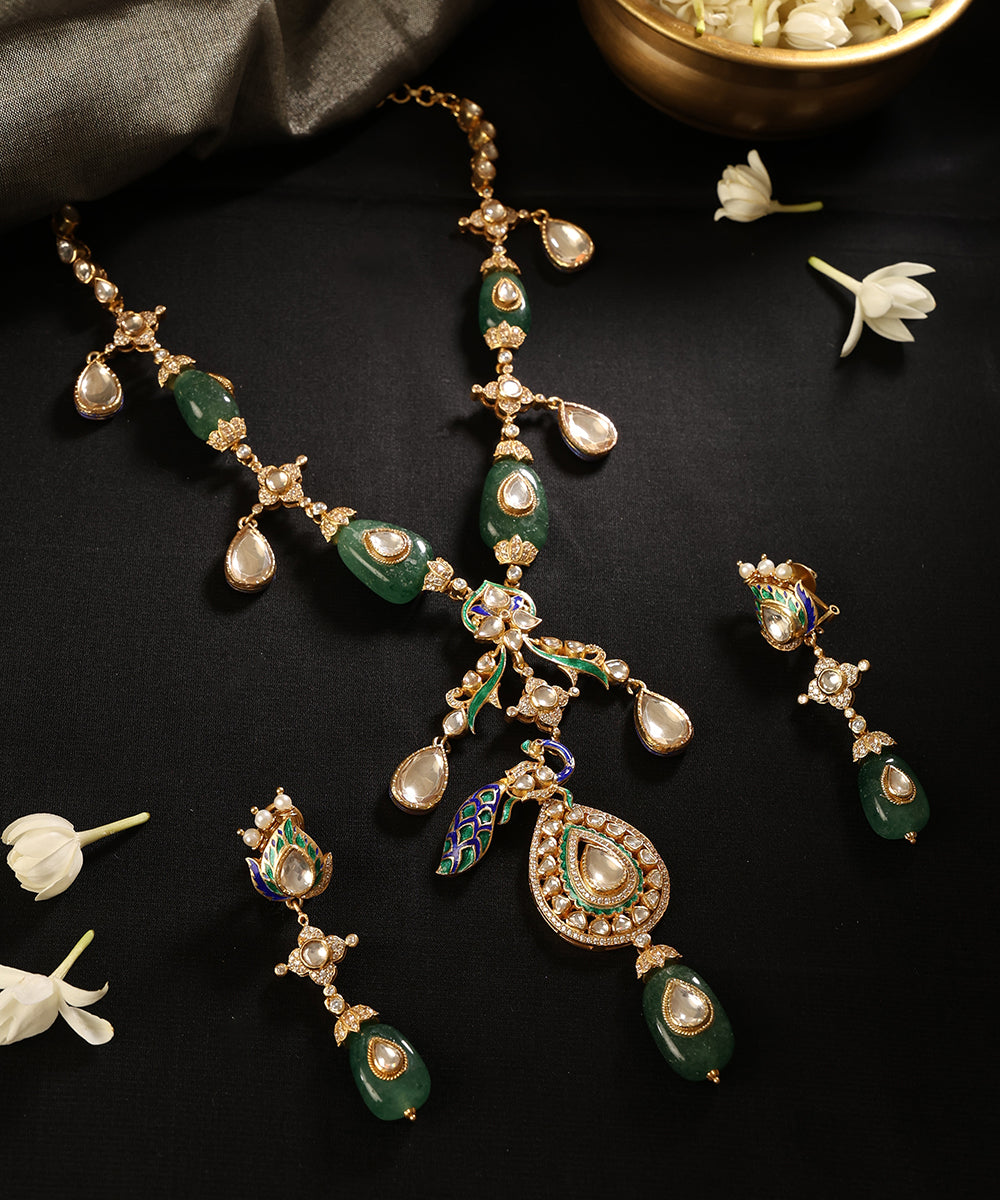 Mayur_Angan_Kundan_Necklace_Set_with_Green_Stones_&_Peacock_Motif_WeaverStory_01