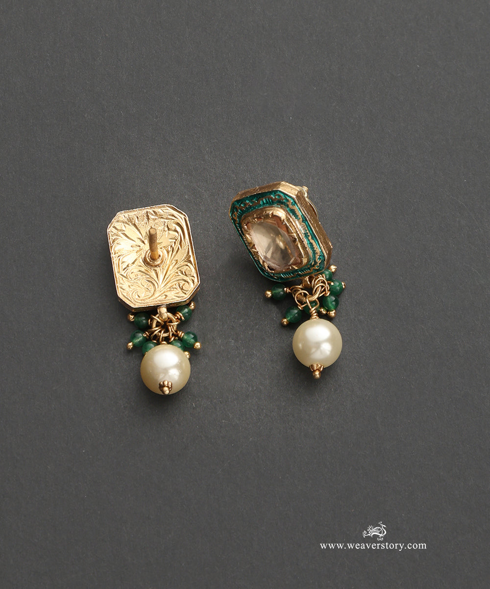 Delnaaz_Handcrafted_Silver_Pendant_Set_With_Meenakari_Jadau_Work_WeaverStory_03