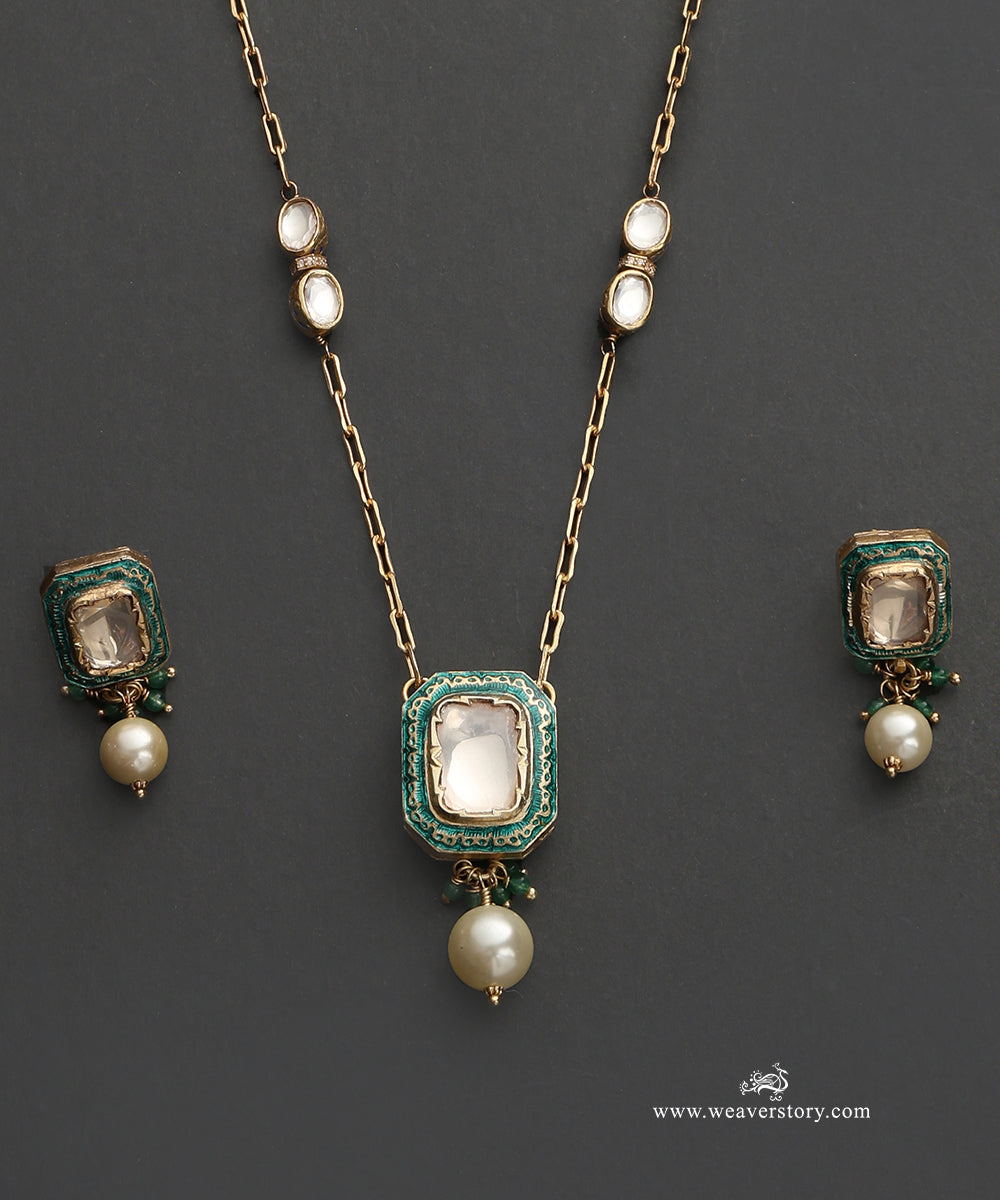 Delnaaz_Handcrafted_Silver_Pendant_Set_With_Meenakari_Jadau_Work_WeaverStory_04