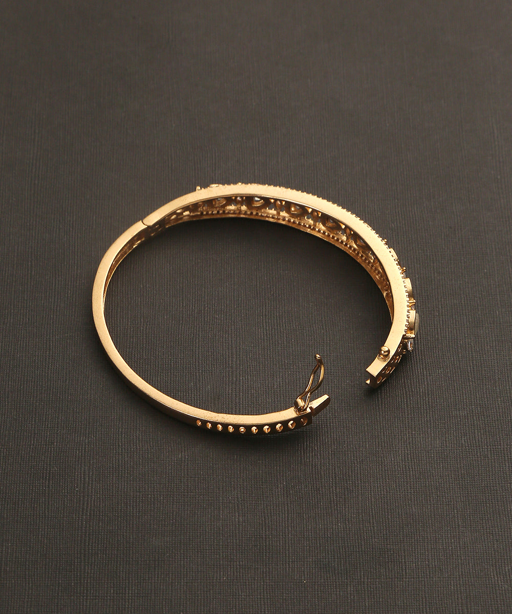 Yanisha_Handcrafted_Bangle_With_Moissanite_Polki_WeaverStory_03