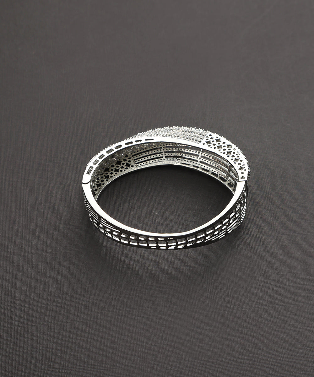 Tara_Handcrafted_Bangle_With_Semi_Precious_Stones_WeaverStory_03