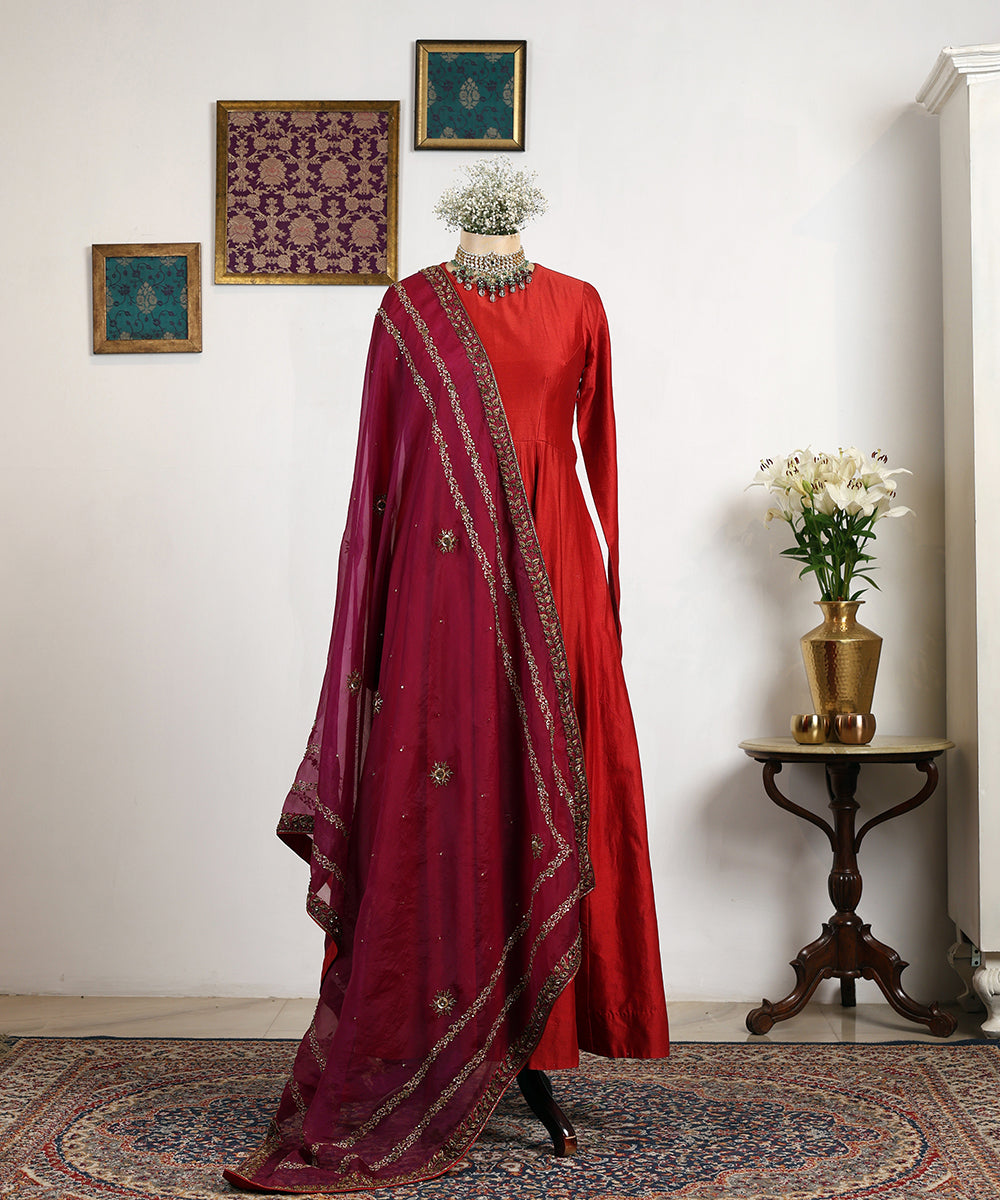 Mulled_Wine_Handloom_Pure_Organza_Dupatta_With_Hand_Embroidered_Zardozi_Borders_And_Boota_WeaverStory_01