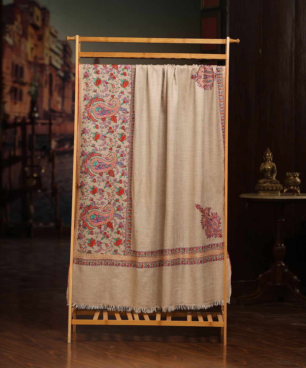 Natural_Beige_Handwoven_Pure_Pashmina_Shawl_With_Tilla_And_Resham_Sozni_Kari_WeaverStory_01