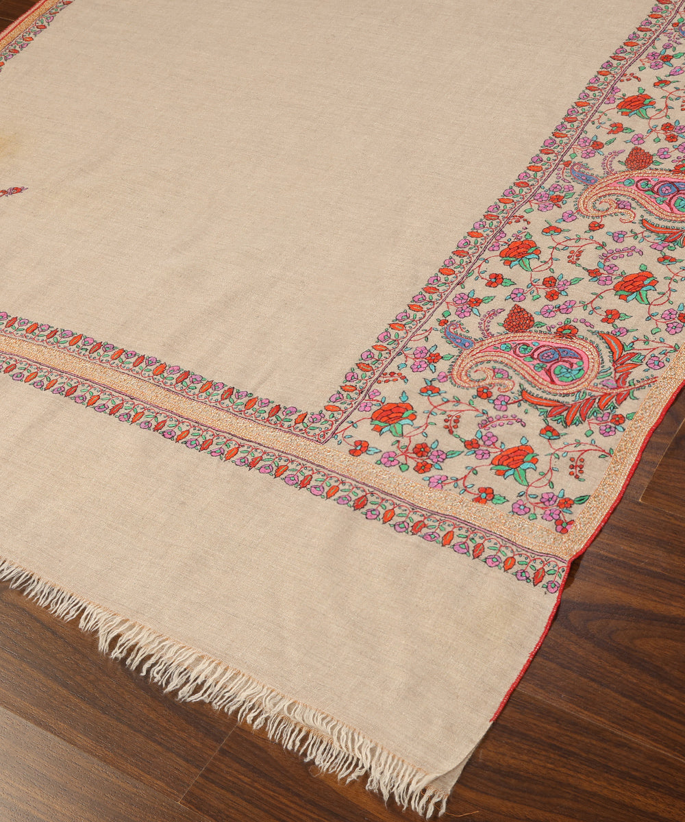 Natural_Beige_Handwoven_Pure_Pashmina_Shawl_With_Tilla_And_Resham_Sozni_Kari_WeaverStory_03