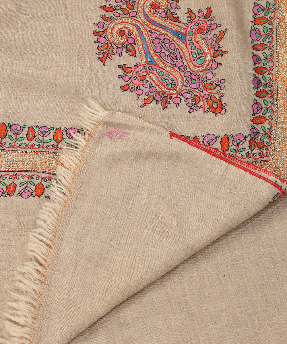 Natural_Beige_Handwoven_Pure_Pashmina_Shawl_With_Tilla_And_Resham_Sozni_Kari_WeaverStory_04