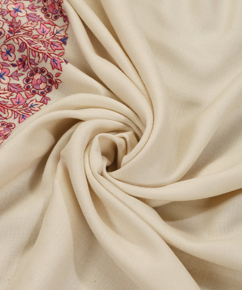 Offwhite_Handwoven_Pure_Pashmina_Shawl_With_Resham_Paper_Mache_Palla_WeaverStory_05