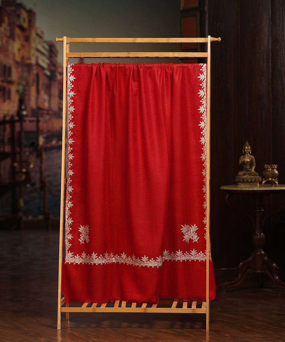 Red_Handwoven_Pure_Pashmina_Shawl_With_Tilla_Border_And_Konia_Palla_WeaverStory_01