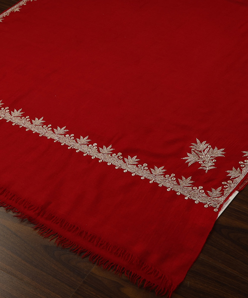 Red_Handwoven_Pure_Pashmina_Shawl_With_Tilla_Border_And_Konia_Palla_WeaverStory_03