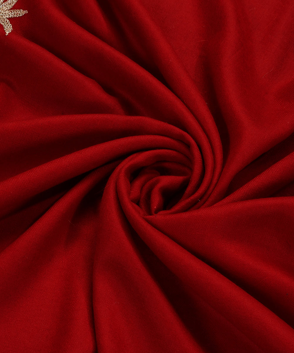 Red_Handwoven_Pure_Pashmina_Shawl_With_Tilla_Border_And_Konia_Palla_WeaverStory_05