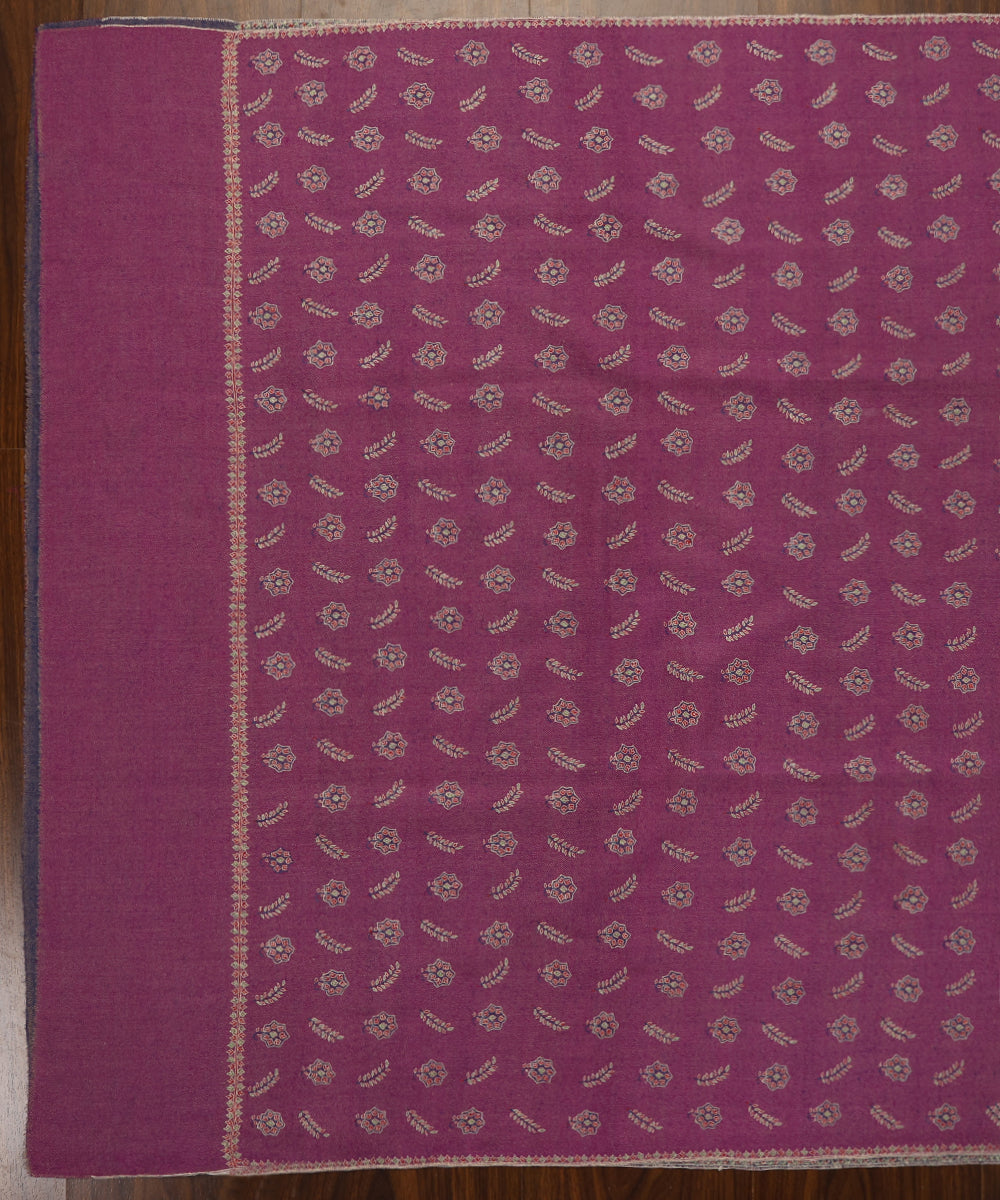 Handwoven_Purple_And_Wine_Reversible_Pure_Pashmina_Shawl_With_Resham_Sozni_Kari_Boota_WeaverStory_02