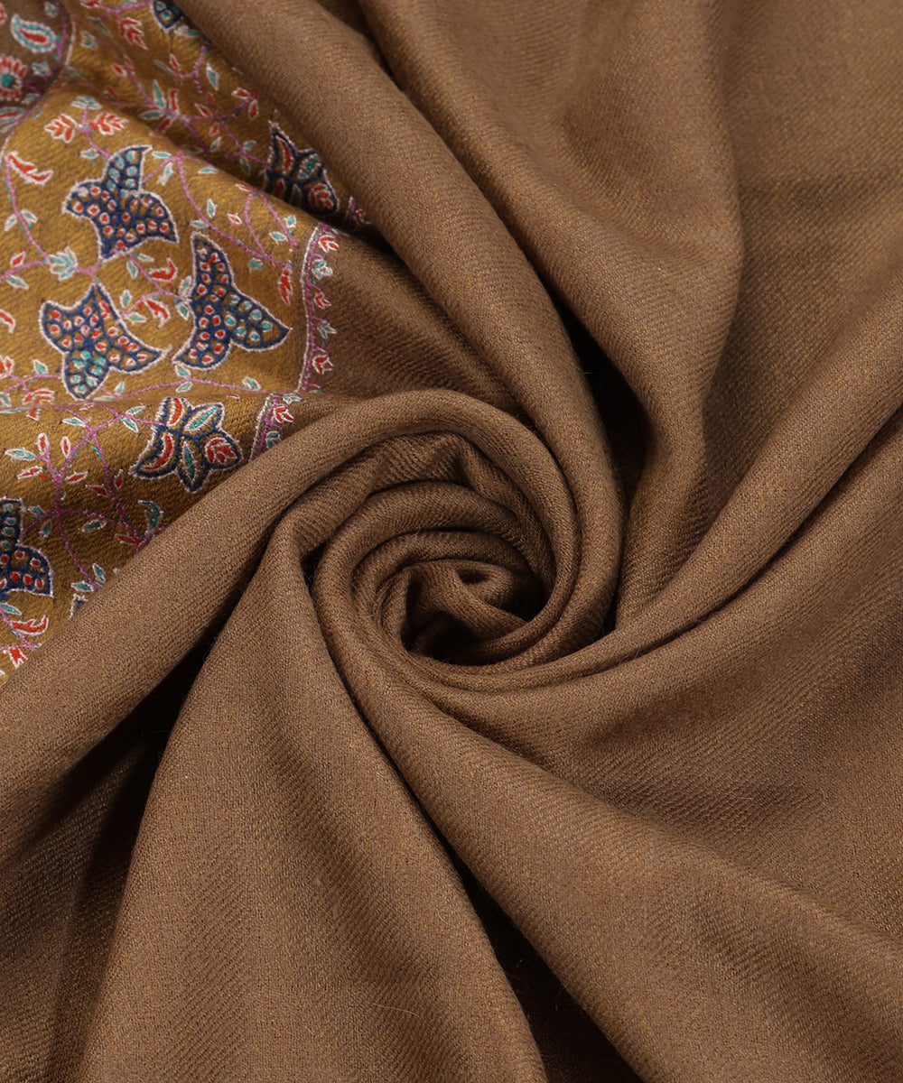 Natural_Toosh_Color_Handwoven_Pure_Pashmina_Shawl_With_Resham_Sozni_Kari_Border_WeaverStory_05