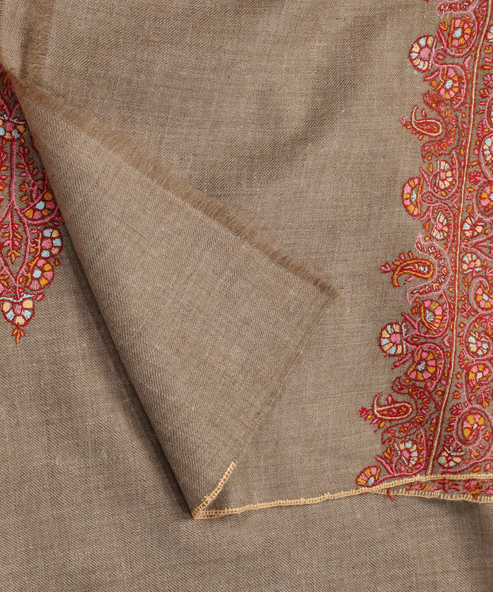 Natural_Toosh_Color_Handwoven_Pure_Pashmina_Shawl_With_Resham_Sozni_Kari_Palla_WeaverStory_04