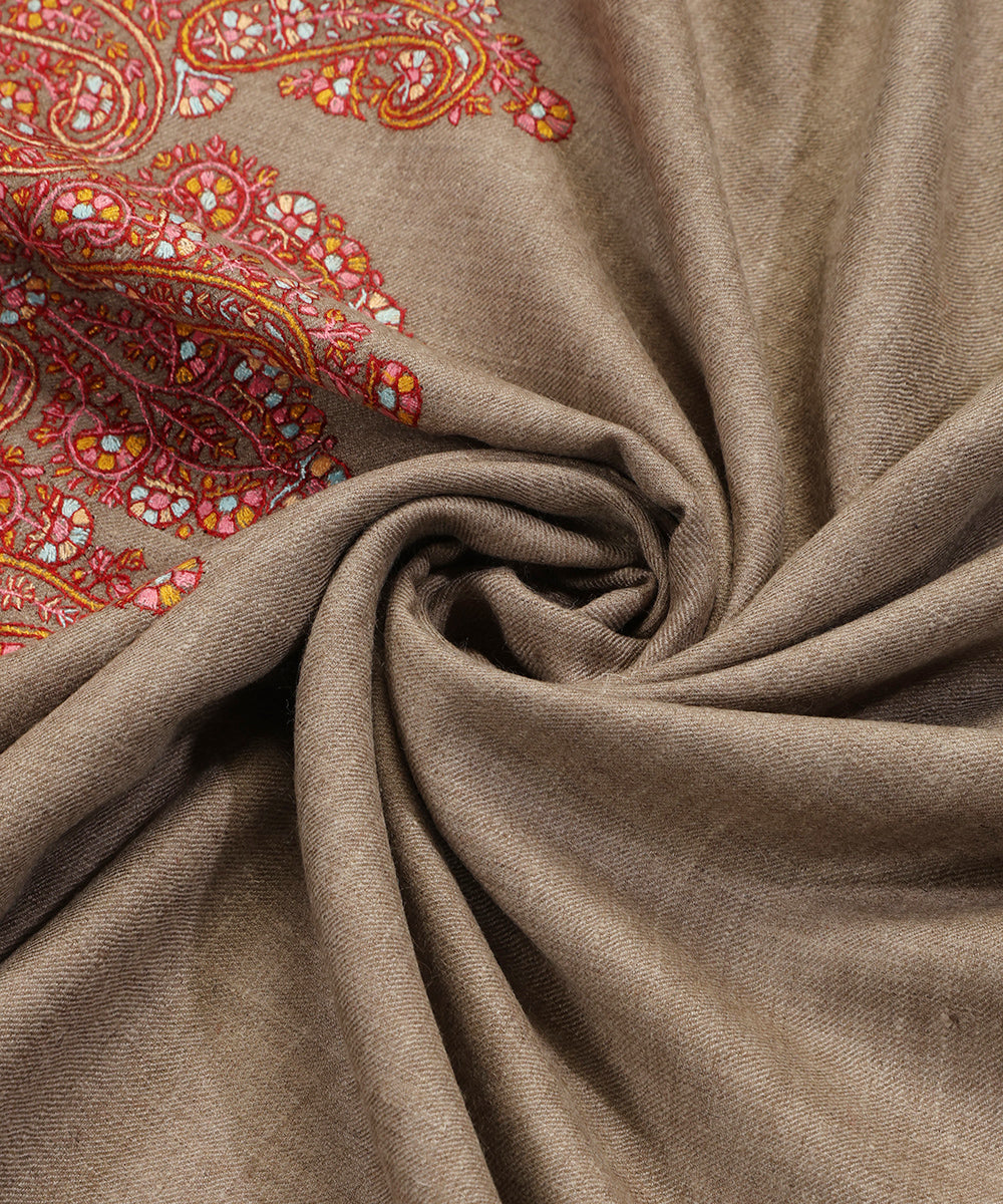 Natural_Toosh_Color_Handwoven_Pure_Pashmina_Shawl_With_Resham_Sozni_Kari_Palla_WeaverStory_05