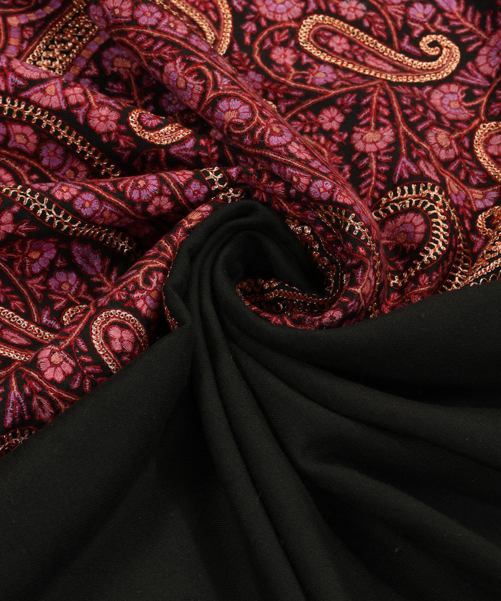 Black_Handwoven_Pure_Pashmina_Shawl_With_Resham_Sozni_Kari_Palla_In_Pink_With_Tilla_Highlights_WeaverStory_05
