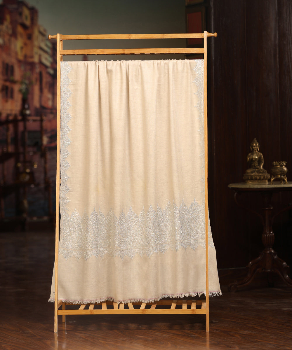 Offwhite_Handwoven_Pure_Pashmina_Shawl_With_Silver_Zari_Tilla_Border_And_Palla_WeaverStory_01