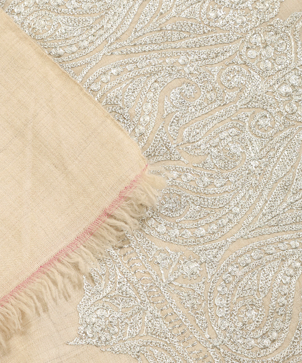Offwhite_Handwoven_Pure_Pashmina_Shawl_With_Silver_Zari_Tilla_Border_And_Palla_WeaverStory_04
