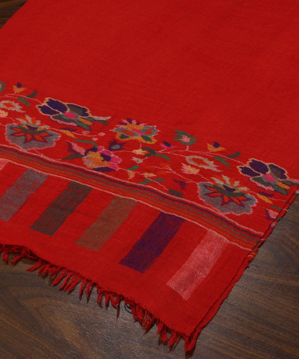 Red_Handwoven_Pure_Pashmina_Kani_Palla_Shawl_WeaverStory_03