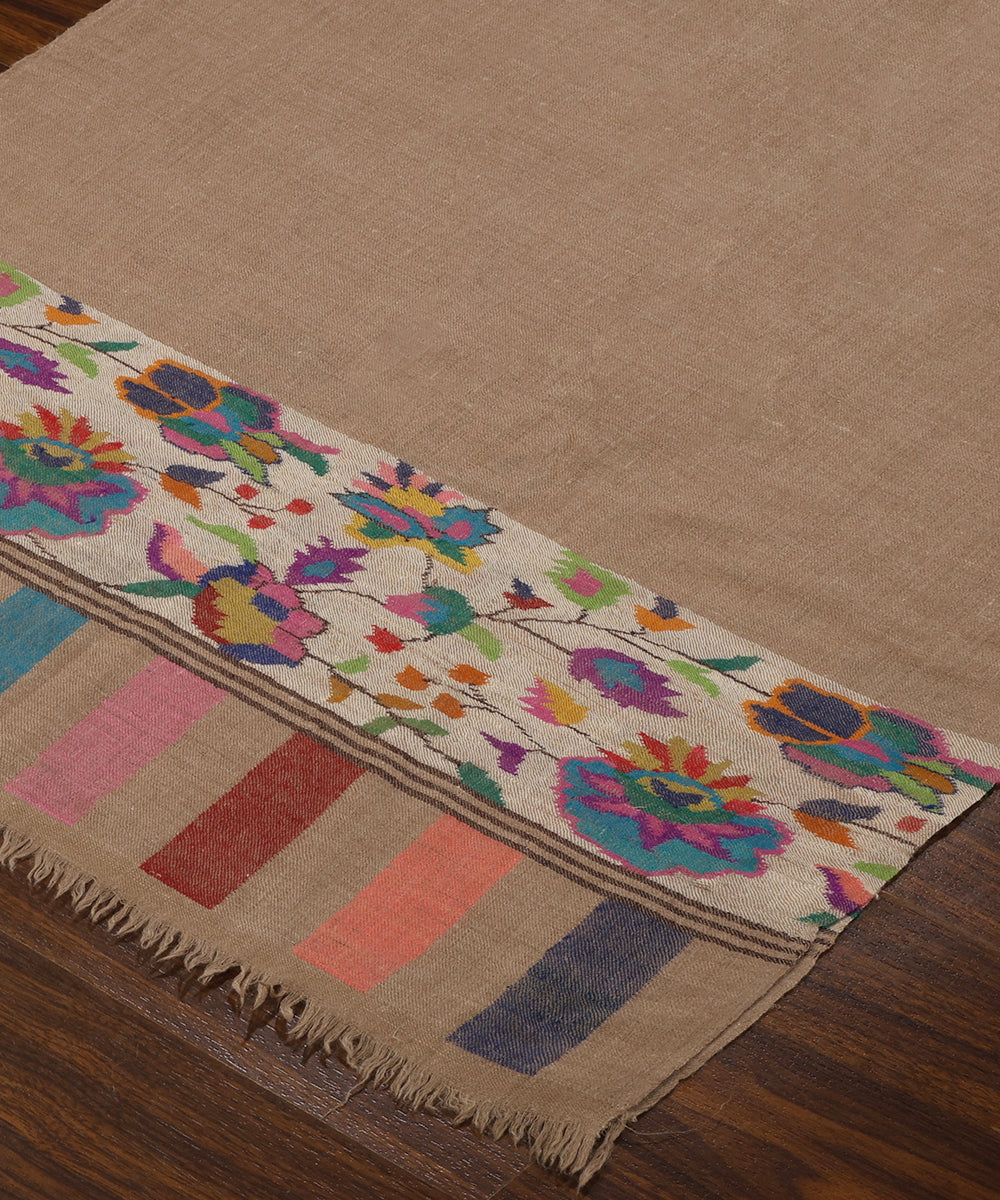 Beige_Handwoven_Pure_Pashmina_Shawl_With_Kani_Palla_WeaverStory_03