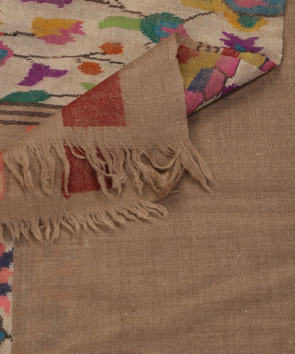 Beige_Handwoven_Pure_Pashmina_Shawl_With_Kani_Palla_WeaverStory_04