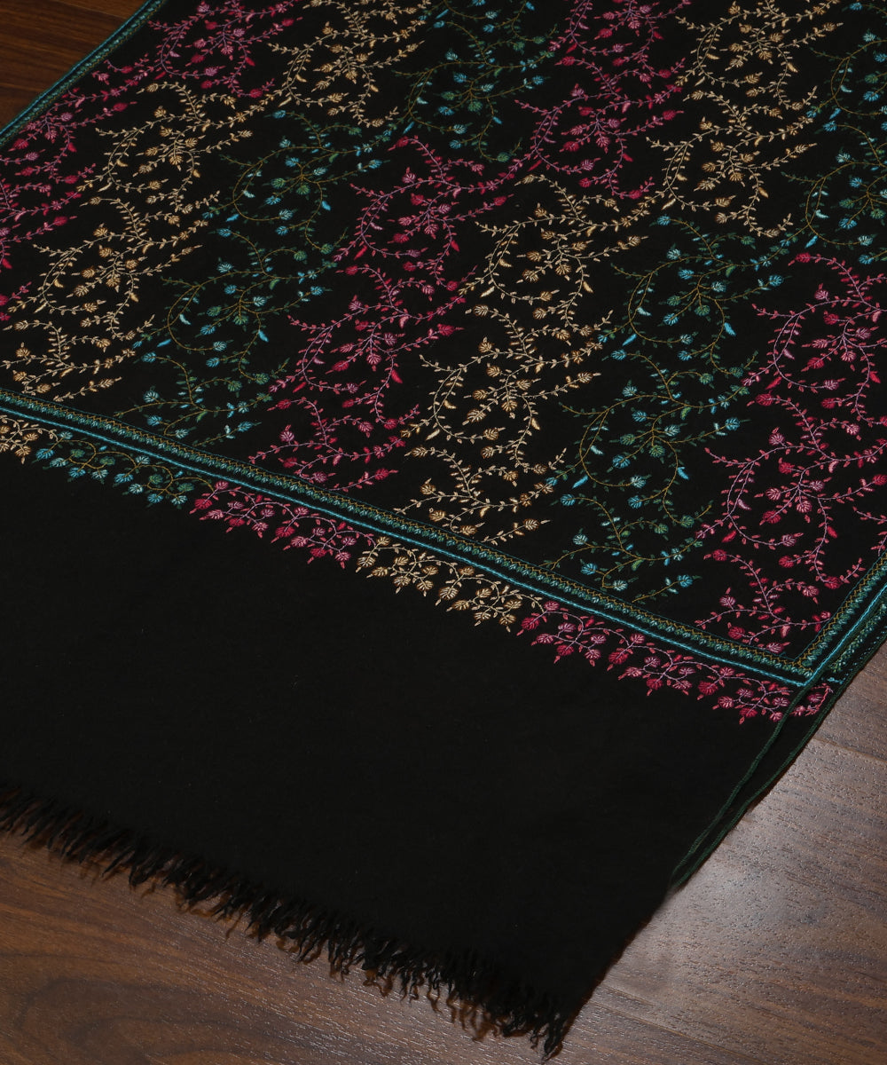 Black_Handwoven_Pure_Pashmina_Shawl_With_Sozni_Kari_Embroidery_WeaverStory_03
