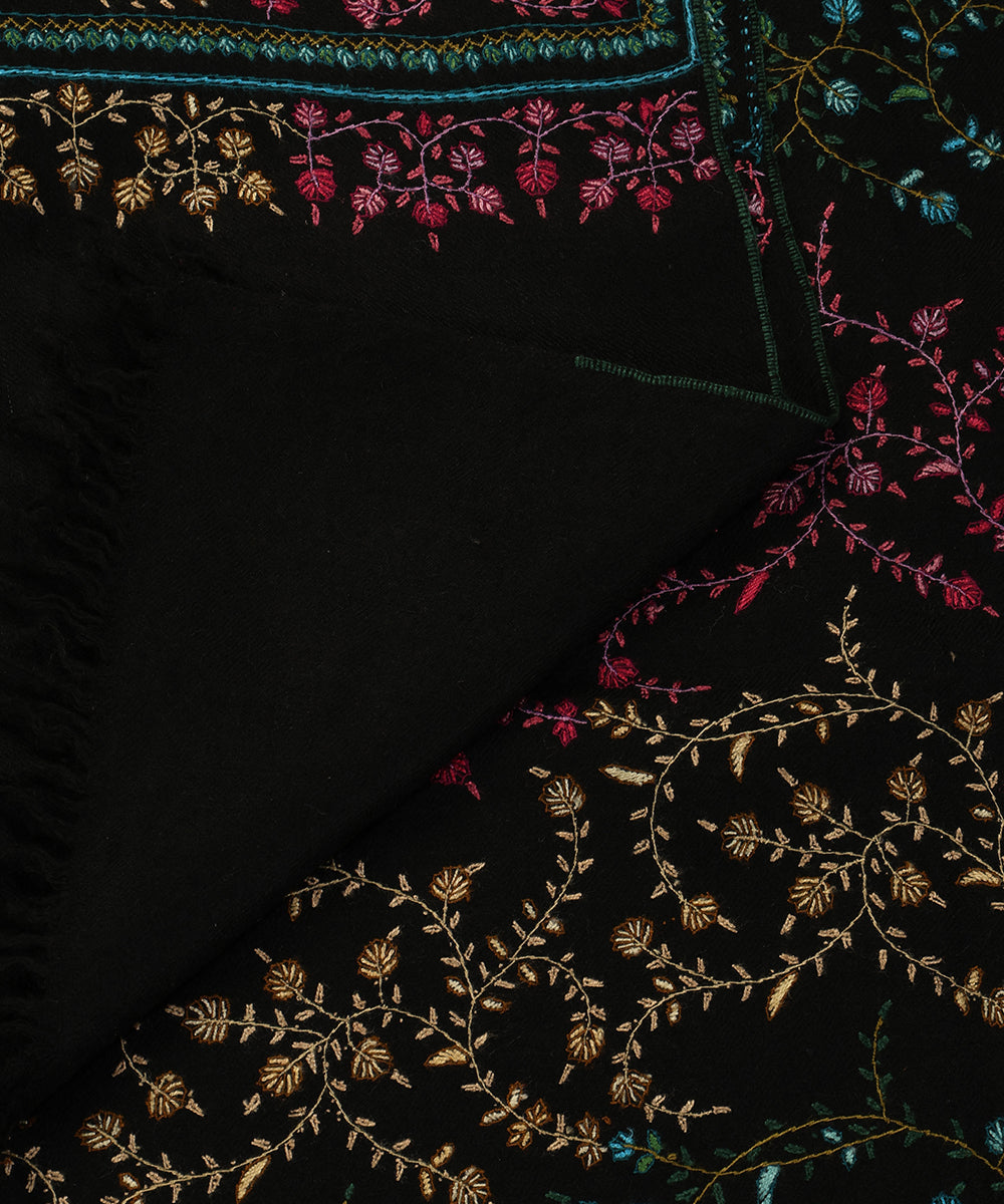 Black_Handwoven_Pure_Pashmina_Shawl_With_Sozni_Kari_Embroidery_WeaverStory_04