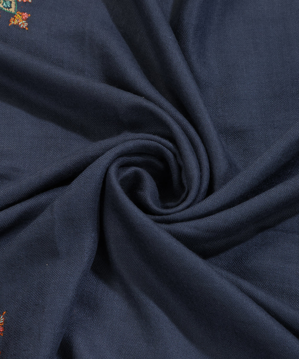 Blue_Handwoven_Pure_Pashmina_Shawl_With_Sozni_Kari_Embroidery_WeaverStory_05