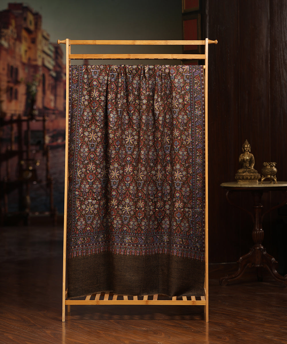 Grey_Black_Handwoven_Reversible_Pure_Pashmina_Jamawar_Shawl_With_Sozni_Kari_Embroidery_WeaverStory_01