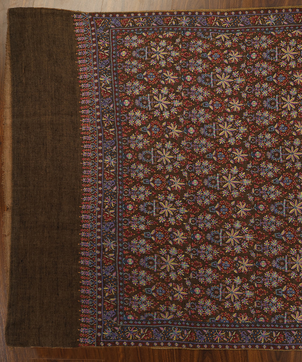 Grey_Black_Handwoven_Reversible_Pure_Pashmina_Jamawar_Shawl_With_Sozni_Kari_Embroidery_WeaverStory_02