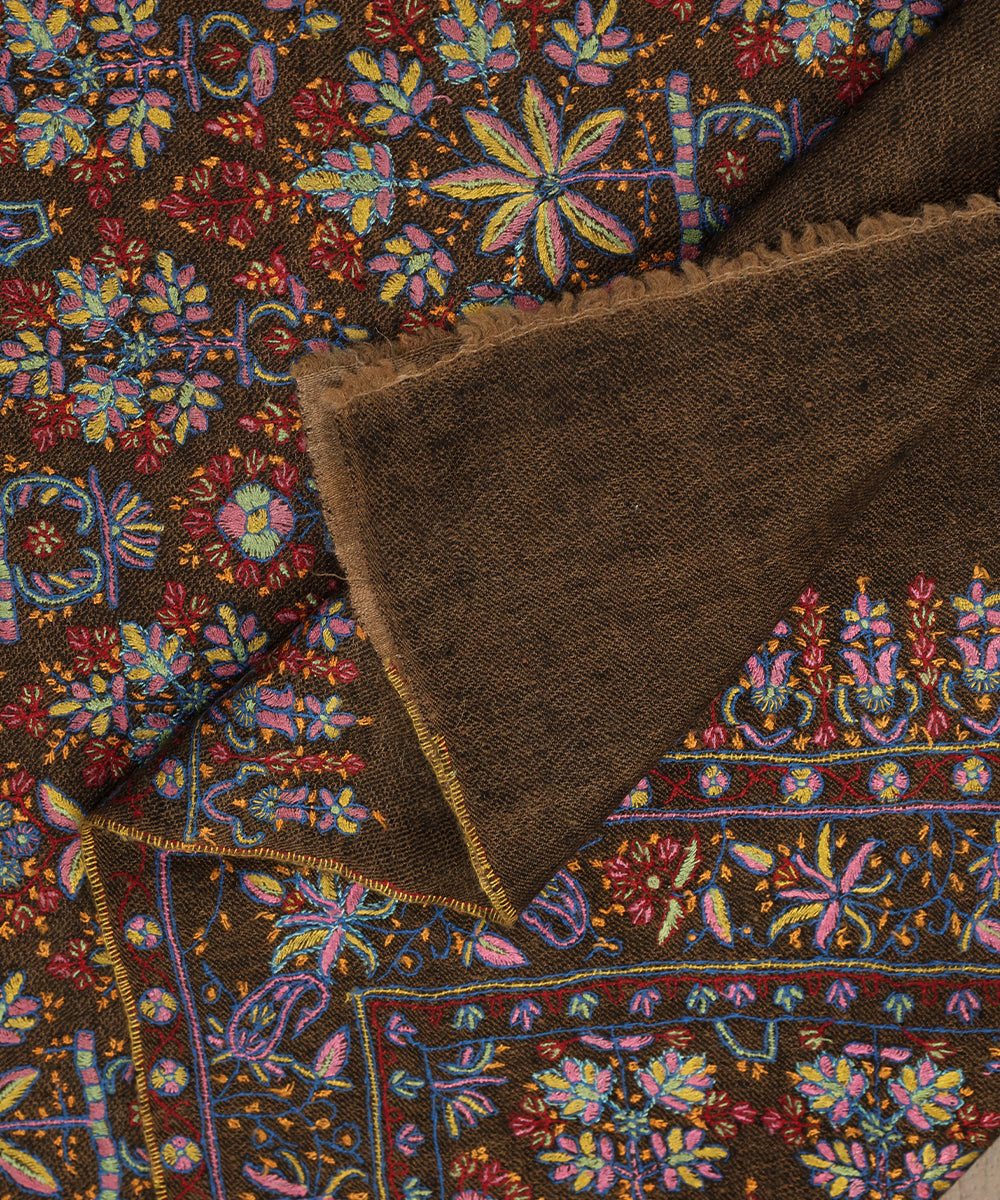 Grey_Black_Handwoven_Reversible_Pure_Pashmina_Jamawar_Shawl_With_Sozni_Kari_Embroidery_WeaverStory_04