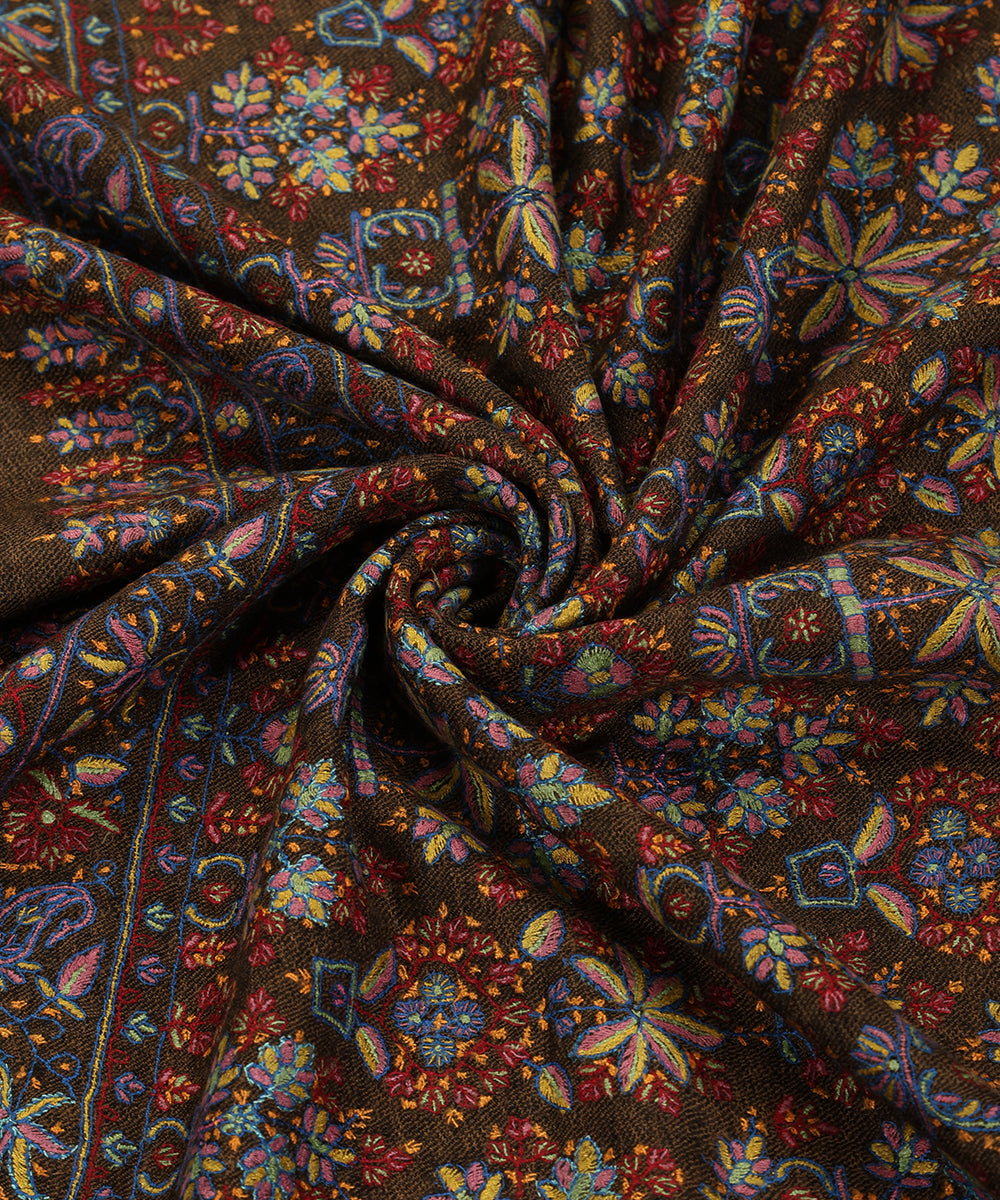 Grey_Black_Handwoven_Reversible_Pure_Pashmina_Jamawar_Shawl_With_Sozni_Kari_Embroidery_WeaverStory_05