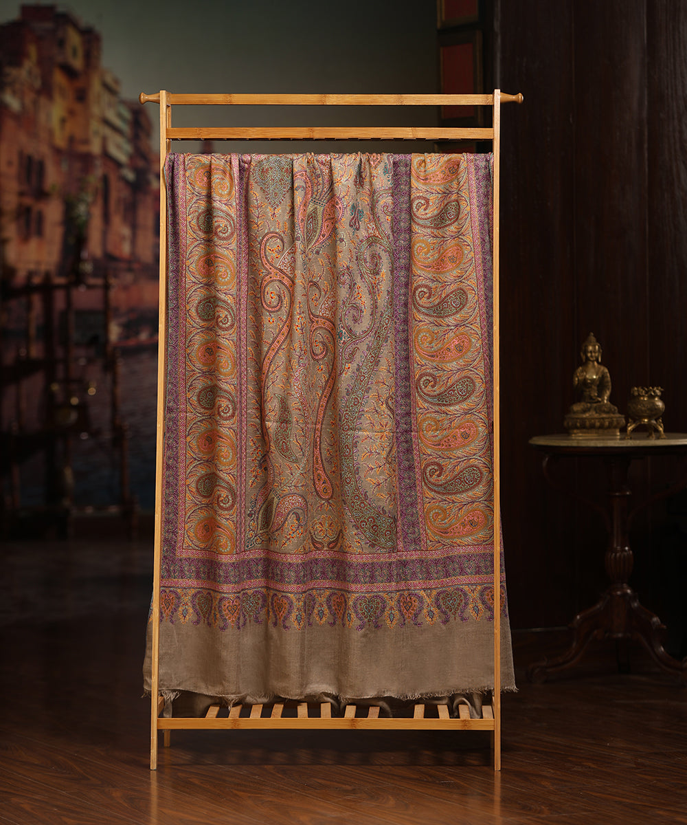 Natural_Toosh_Handwoven_Jamawar_Pure_Pashmina_Shawl_With_Sozni_Kari_Embroidery_WeaverStory_01