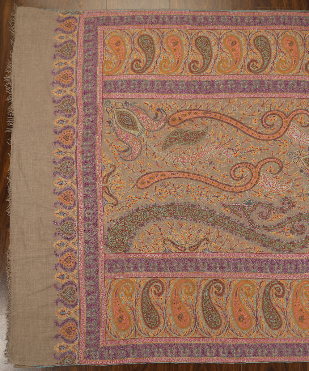 Natural_Toosh_Handwoven_Jamawar_Pure_Pashmina_Shawl_With_Sozni_Kari_Embroidery_WeaverStory_02