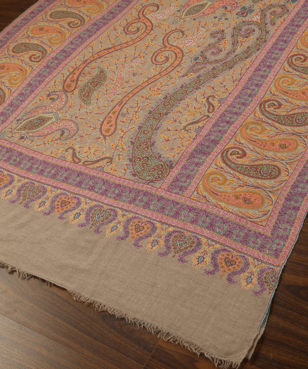 Natural_Toosh_Handwoven_Jamawar_Pure_Pashmina_Shawl_With_Sozni_Kari_Embroidery_WeaverStory_03