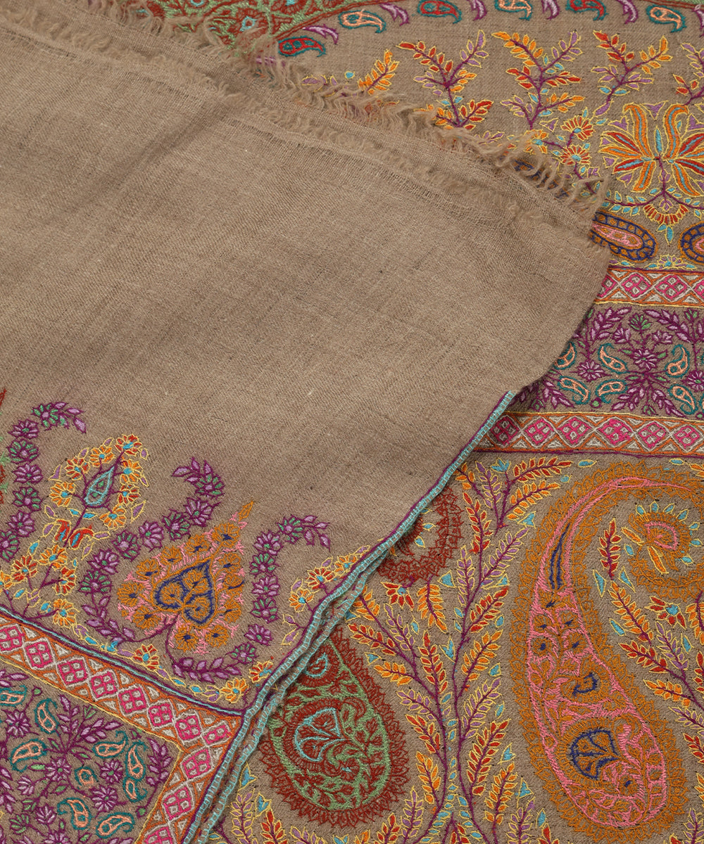 Natural_Toosh_Handwoven_Jamawar_Pure_Pashmina_Shawl_With_Sozni_Kari_Embroidery_WeaverStory_04