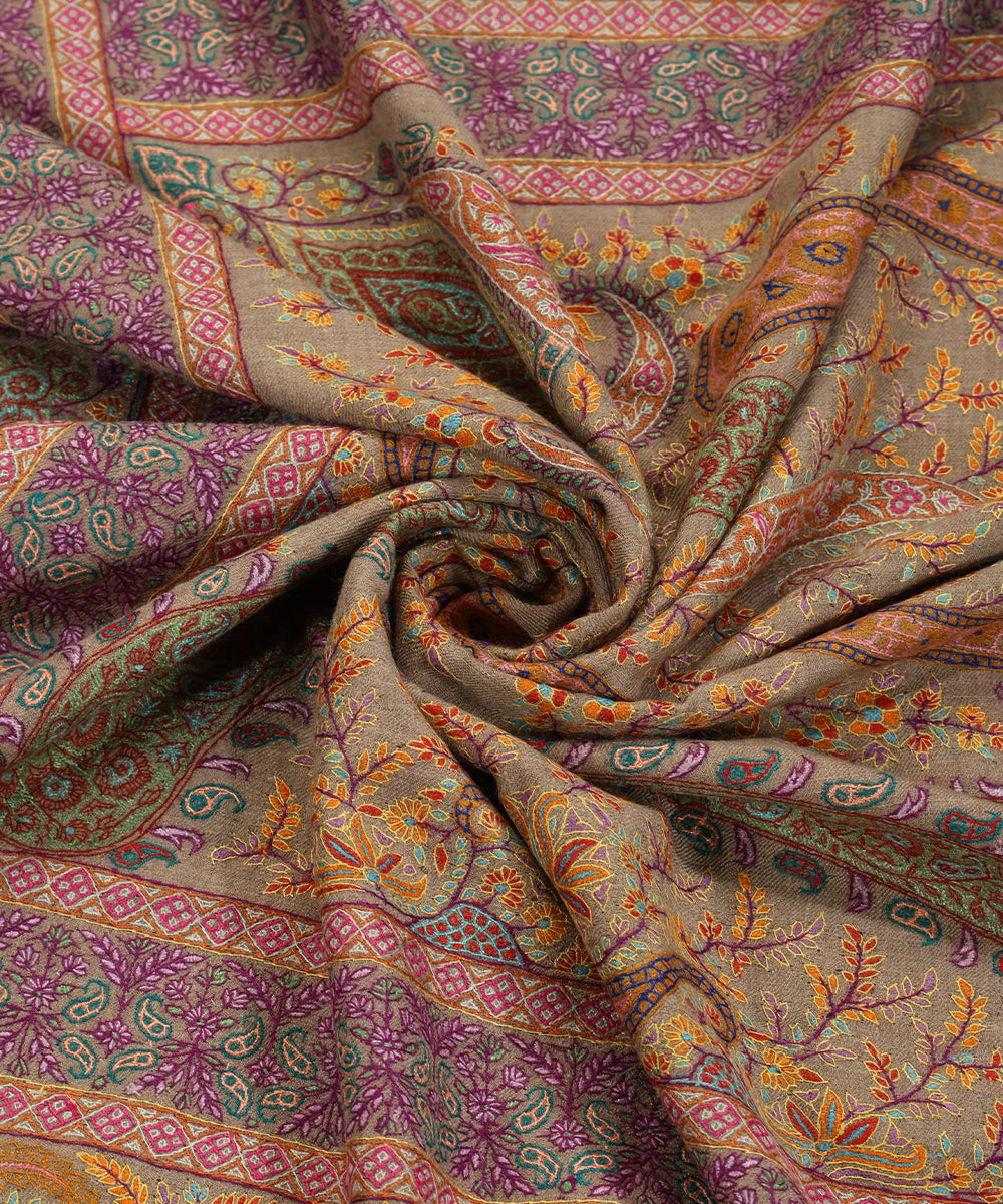 Natural_Toosh_Handwoven_Jamawar_Pure_Pashmina_Shawl_With_Sozni_Kari_Embroidery_WeaverStory_05