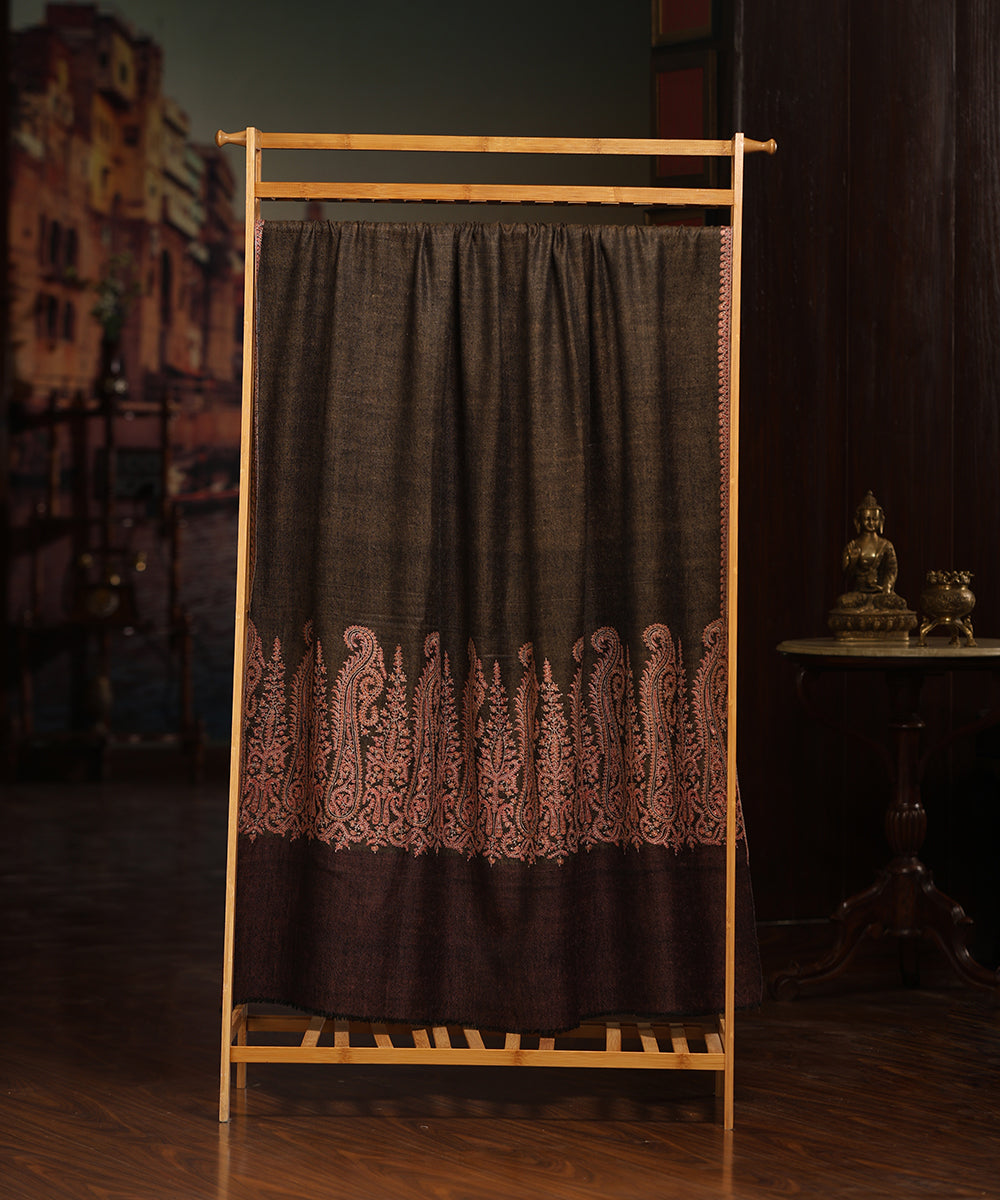 Black_Handwoven_Pure_Pashmina_Reversible_Shawl_With_Sozni_Kari_Embroidery_WeaverStory_01